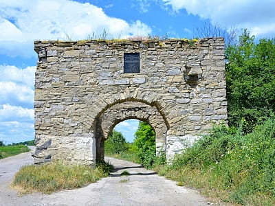 Фортеця-замок "Окопи Гори Святої Трійці" в Тернопільській області
