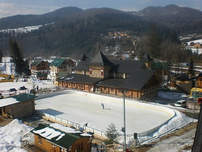 Льодяна ковзанка в гірськолижно-туристичному комплексі "Мигово" в Чернівецькій області