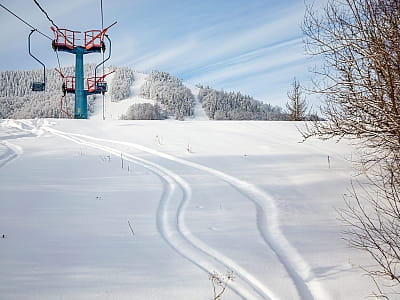 Одномісний крісельний витяг на горі Тростян в Львівській області
