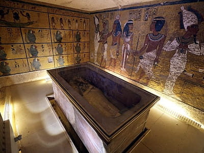 Відчуйте дух пригод в квест-кімнаті "Гробниця фараона!", яка на годину зробить з вас справжніх шукачів скарбів