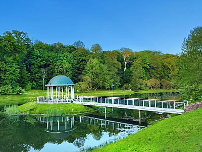 Парк Феофанія – заповідник у Києві, ідеальний для відпочинку та оздоровлення. Прекрасні краєвиди, історичні пам'ятки, цілющі джерела.